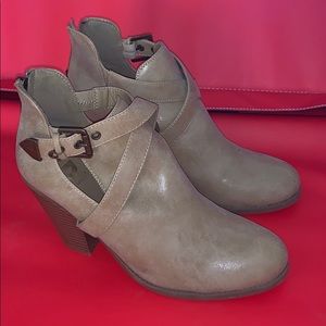 Guess ankle boot size